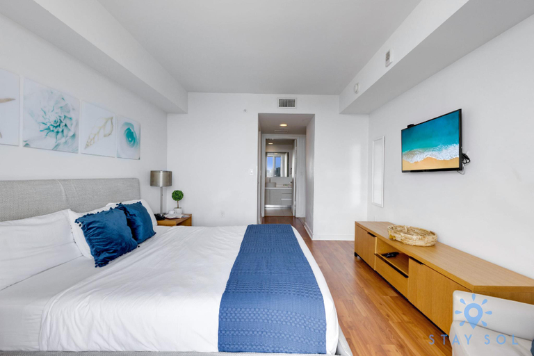 Bedroom 3, Amazing View Balcony - 1BR- Pool & Gym, Broward