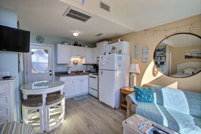 Interior 5, 2 Cabana By The Sea Studio Bedroom Condo by RedAwning, Dare
