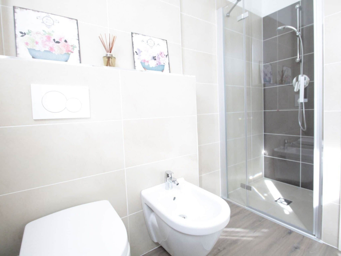 Bathroom 5, Belvilla by OYO Cometa, Sondrio