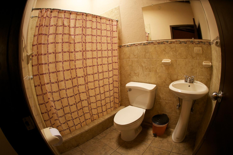 Bathroom 3, Casa del Arupo, Quito
