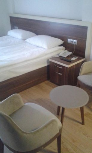Others 3, Merkez Otel, Konak