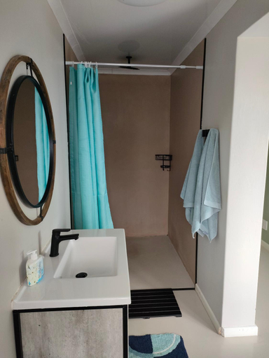 Bathroom 3, Cove Rock Stay, Buffalo City