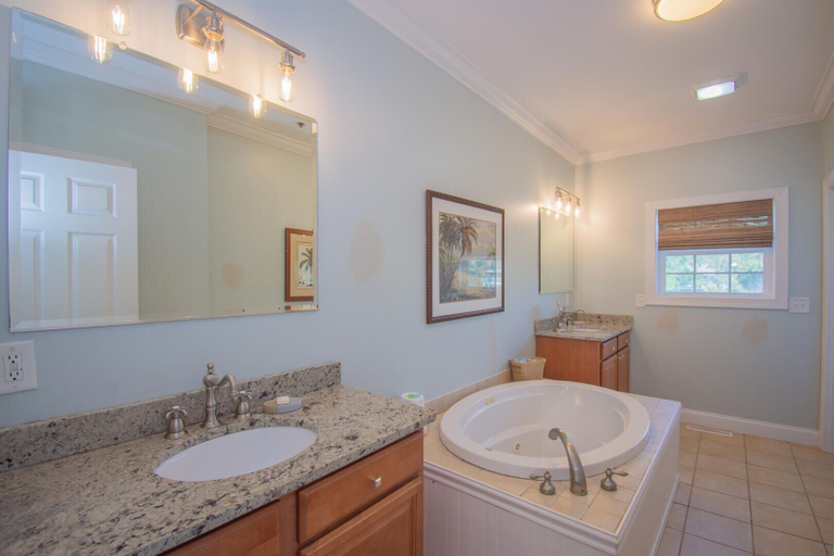 Bathroom 4, 383 Tarpon Blvd, Beaufort