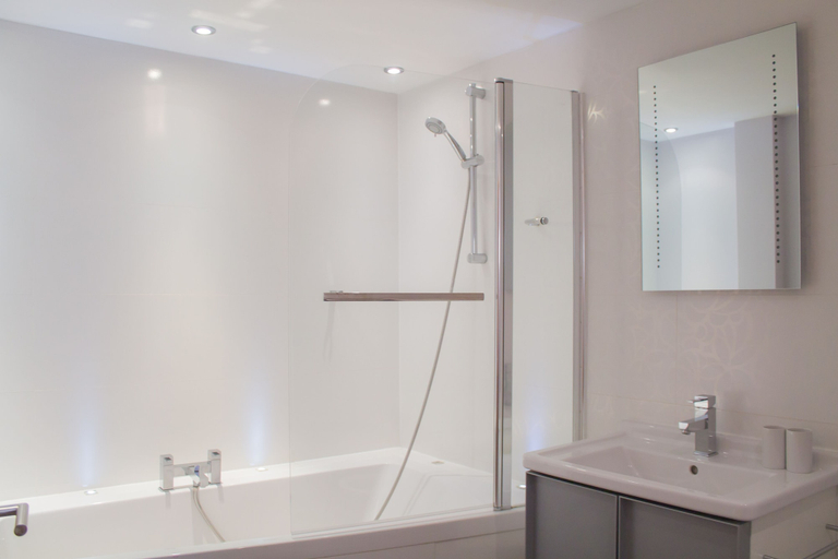 Bathroom 4, Kensington Chapel Apartments in Bath, Bath and North East Somerset