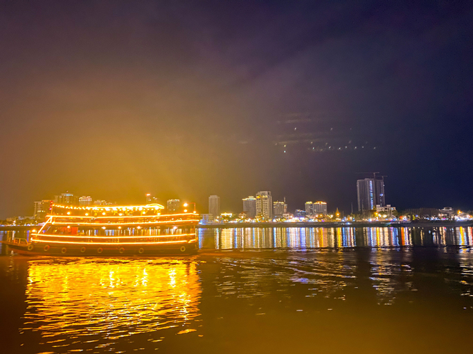 Exterior & Views 28