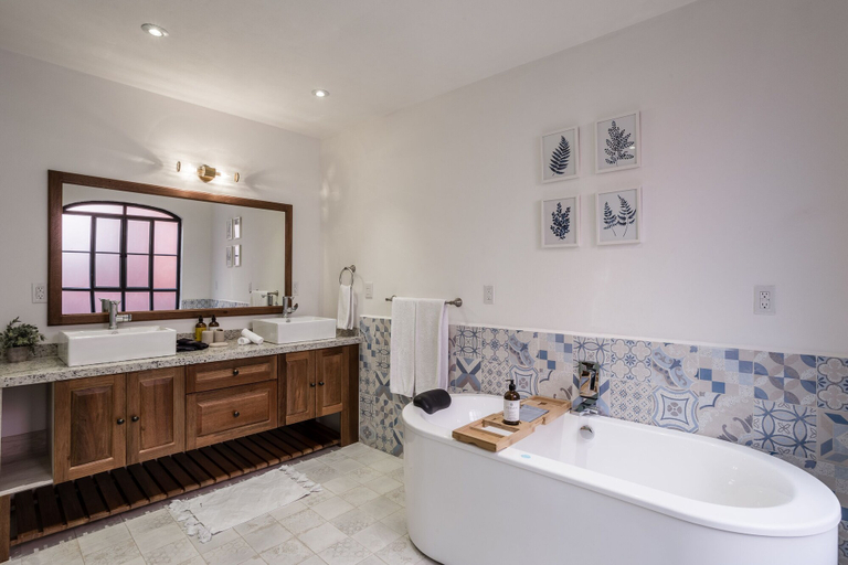 Bathroom 3, Luxury Apartments with Rooftop & Jacuzzi, Allende