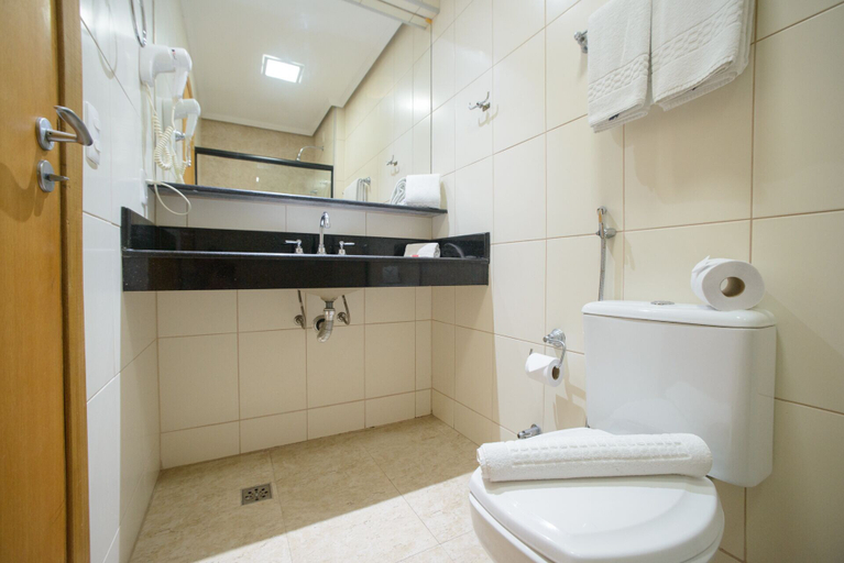 Bathroom 4, Faro Hotel Taubaté, Taubaté