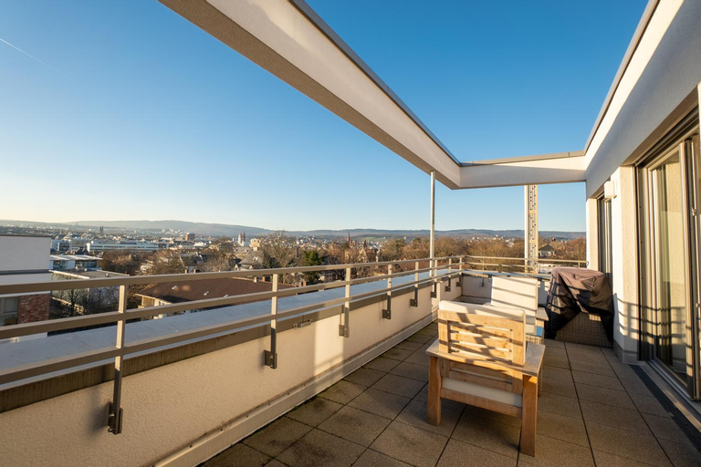 Exterior & Views 2, Penthouse I Dachterrasse I Tiefgaragenstellplatz I nahe Bhf, JoHo, Brita-Arena, Wiesbaden