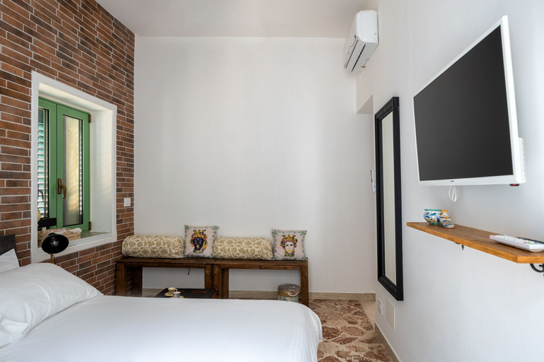 Bedroom 3, A Calata, Syracuse
