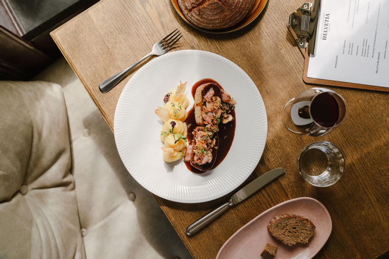 Food & Drinks 7