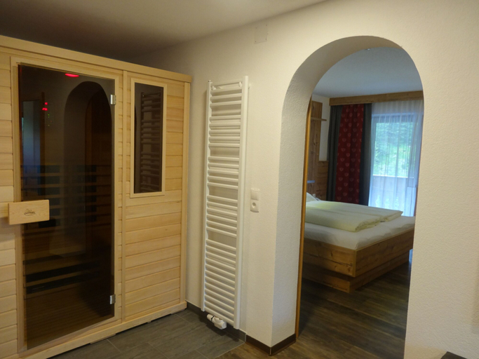 Bedroom 2, Hotel Gundolf, Imst