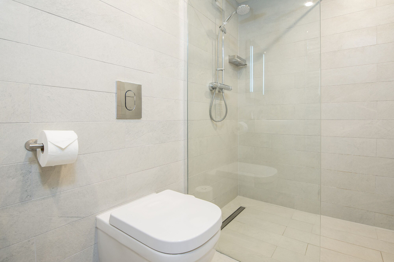 Bathroom 3, Trewern Arms, Pembrokeshire