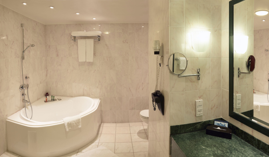 Bathroom 4, Hilton Antwerp Old Town, Antwerpen