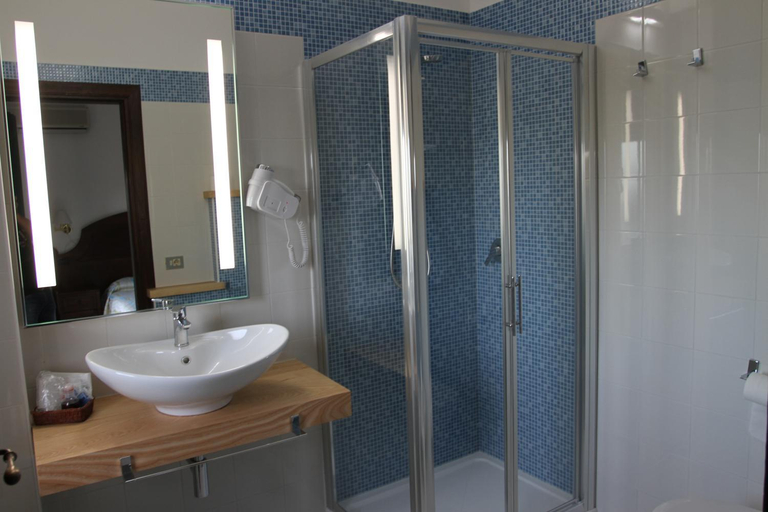 Bathroom 4, Hotel Mediterraneo, Ogliastra