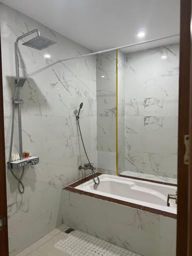 Bathroom 11
