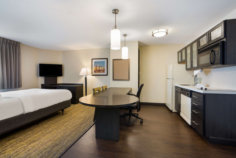 Bedroom 2, Sonesta Simply Suites Clearwater St. Petersburg, Pinellas