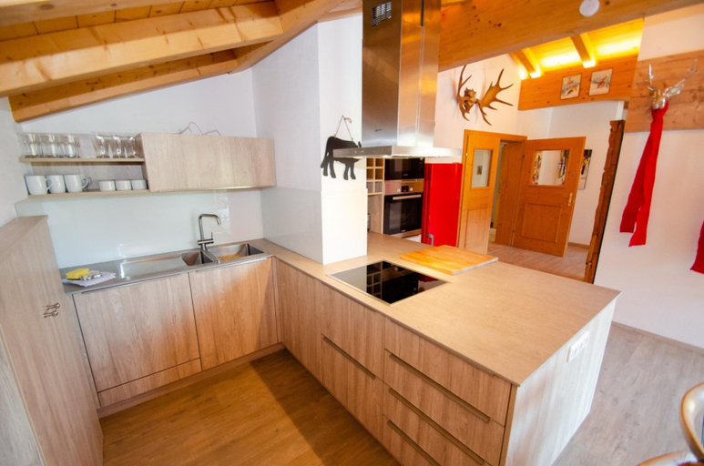 Room 2, Finest Penthouse All Seasons Lodge Kaprun, Zell am See