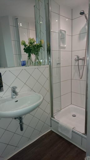 Bathroom 2, Hotel Nuller Hof, Wuppertal