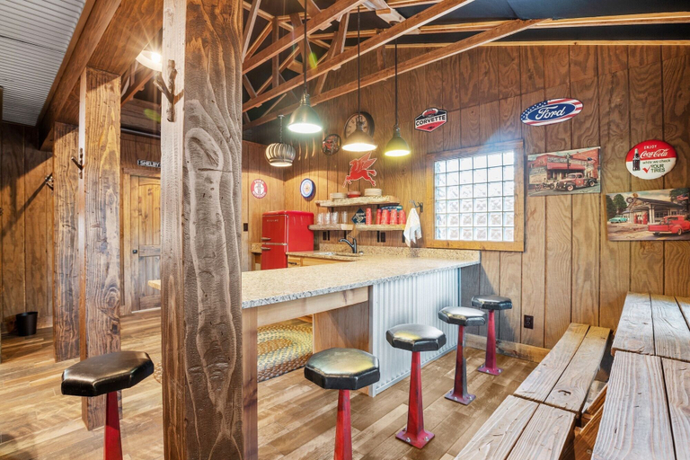 Food & Drinks 4, Guadalupe Bluff Bunk House 5 Bedroom Home by RedAwning, Kerr