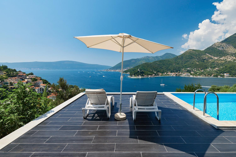 Others 5, Villa Bojana