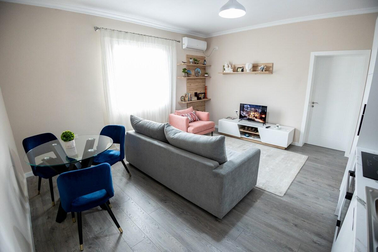 Others 3, Lake City Apartment Circle, Tiranës