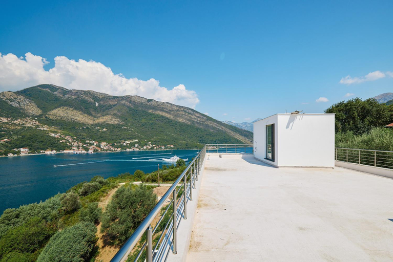 Others 2, Villa Bojana
