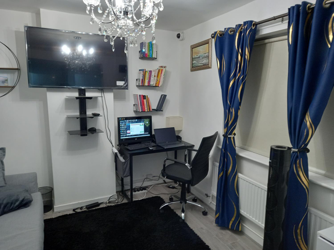 2, Cosy Home, Manchester