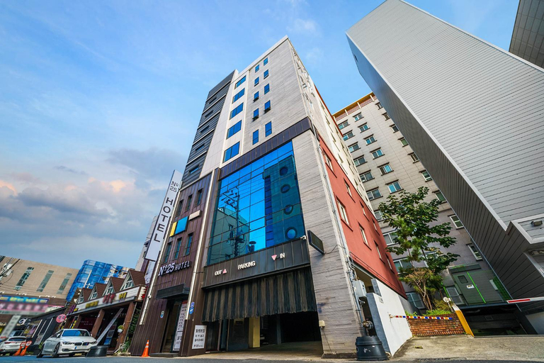 Exterior & Views