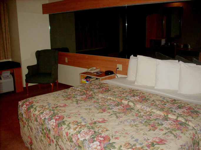 Bedroom 3, Western Skies Inn & Suites, Valencia