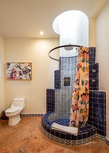 Bathroom 5, Rooftop Terrace Views! Stylish 4BR Hacienda, Allende