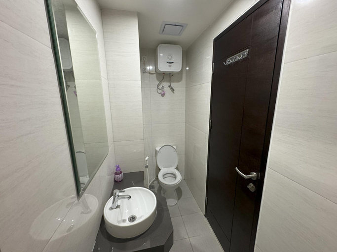 Bathroom, Hendi Studio @ Citra Plaza Nagoya - 3208 Sea View, Batam