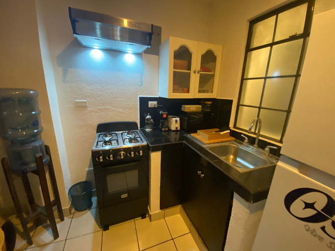 Others 4, Hostal 17-52, ZONA 13