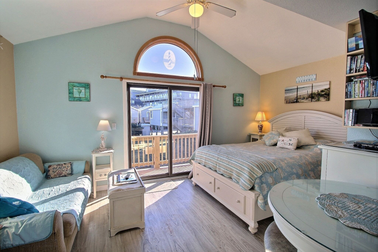 Room 3, 2 Cabana By The Sea Studio Bedroom Condo by RedAwning, Dare