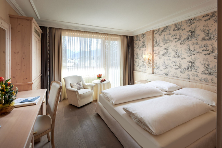 Bedroom 4, Hotel Salzburgerhof, Zell am See