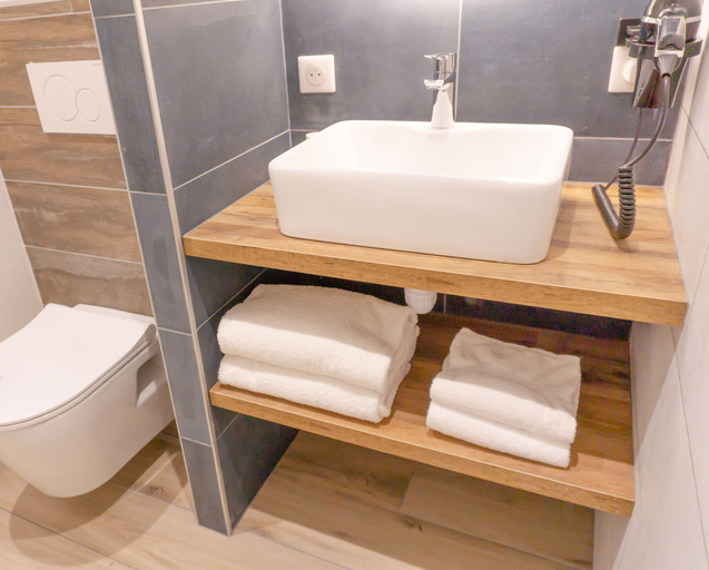 Bathroom 4, The Originals City, Hôtel Le Lodge, Landes