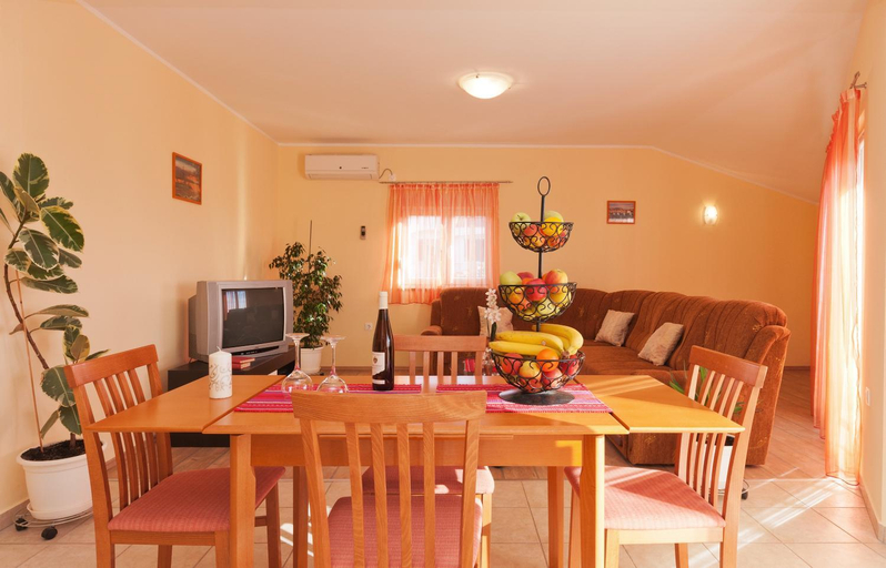 Others 4, Apartments Mara, Pakoštane