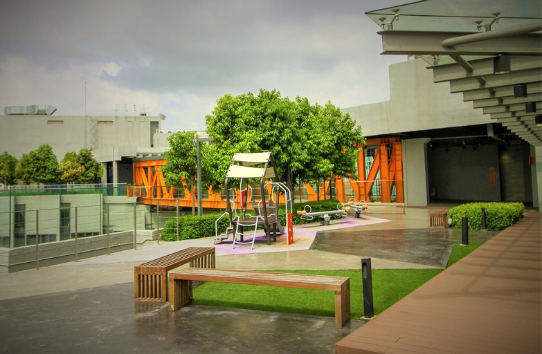 Exterior & Views 16
