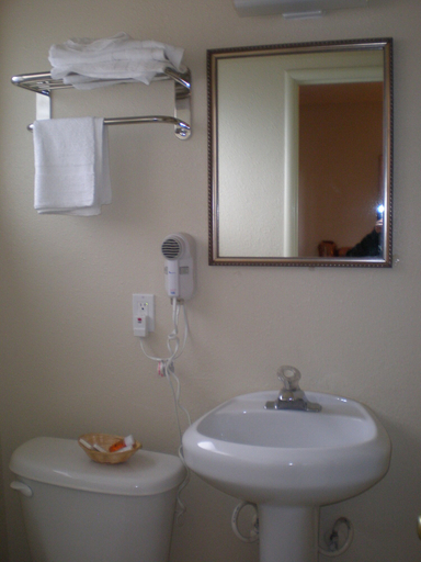 Bathroom, Rainbow Lodge, Lake