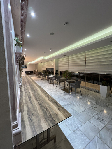 Food & Drinks 5, Class Hotel, Sarandës