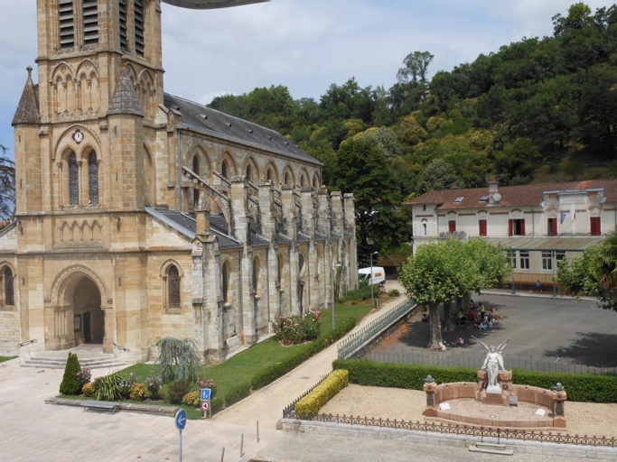 Le Central, Landes