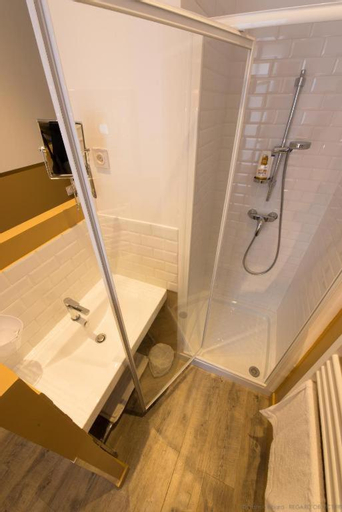 Bathroom 7