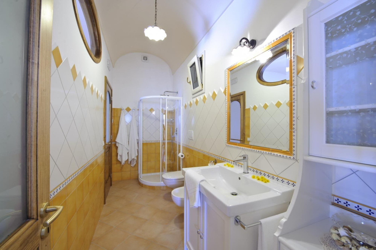 Bathroom, La Ulivella, Salerno