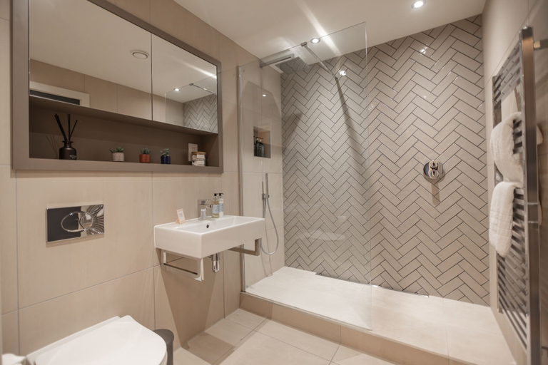 Bathroom 2, King's 23, York