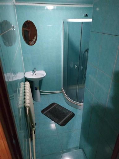 Shower 4, U Daryny, Iaremchans'ka