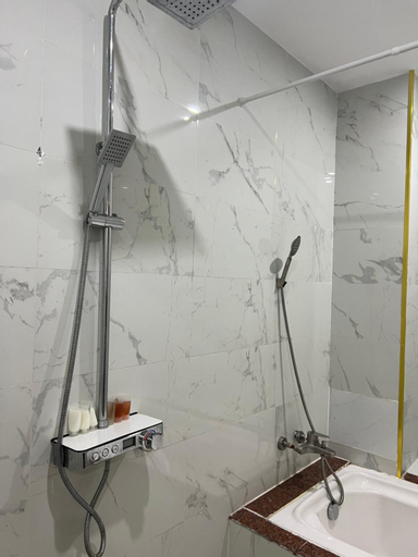Bathroom 10
