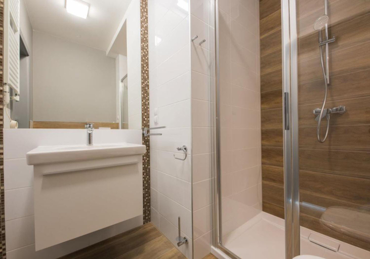 Bathroom 2, Szmaragdowa 10 Apartments, Koszalin