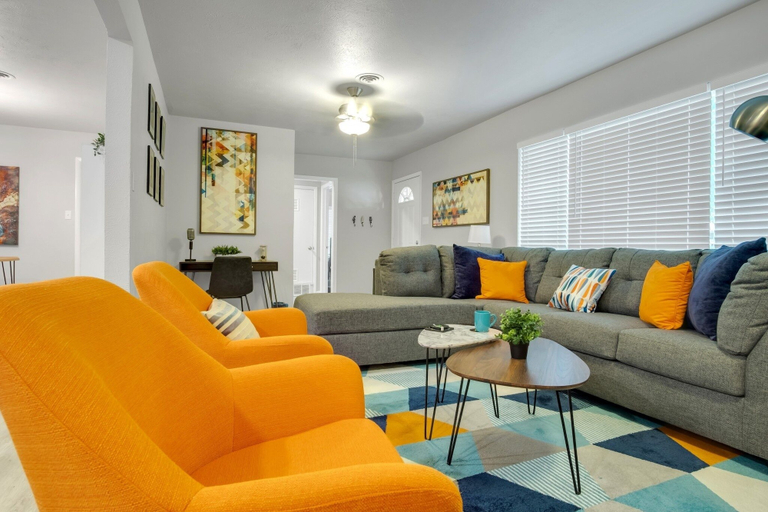 Living area 3, The Harmony Designer Home In Central Dfw 4 Bedroom Home by RedAwning, Tarrant