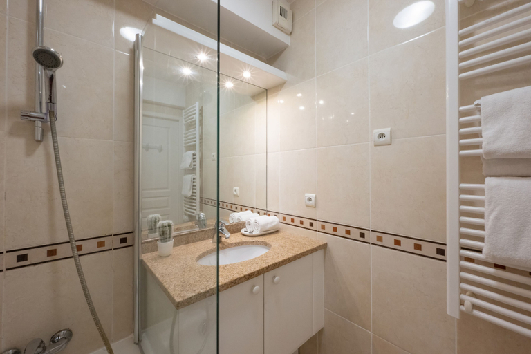 Bathroom 3, Nemea Appart Hotel Le Lido Cagnes sur Mer, Alpes-Maritimes