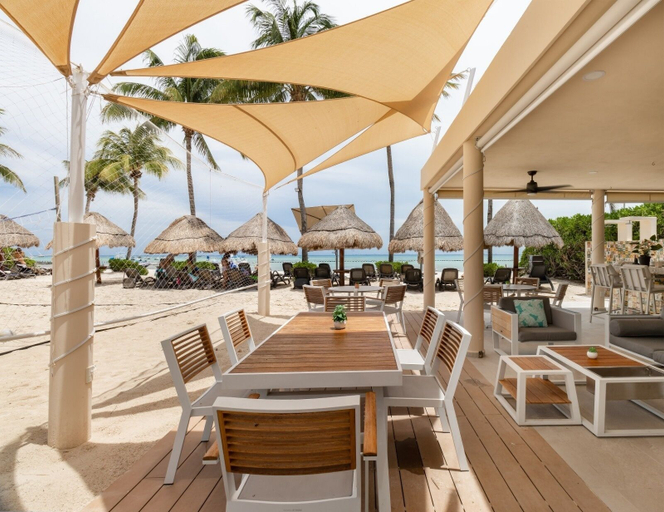 Outdoor dining, Elements Garden House 11 2 Bedroom Condo by RedAwning, Cozumel