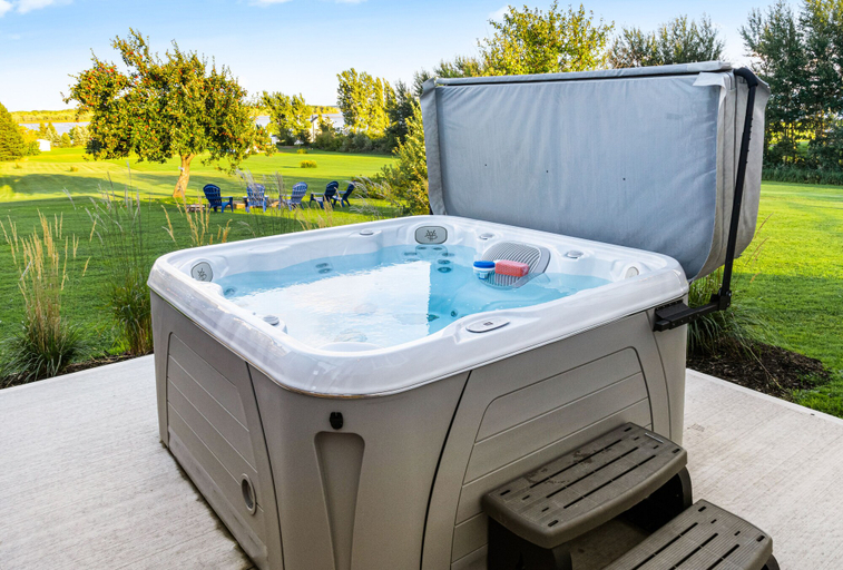 Others 5, Cozy and Modern Oceanview Cottage With hot Tub, Kent